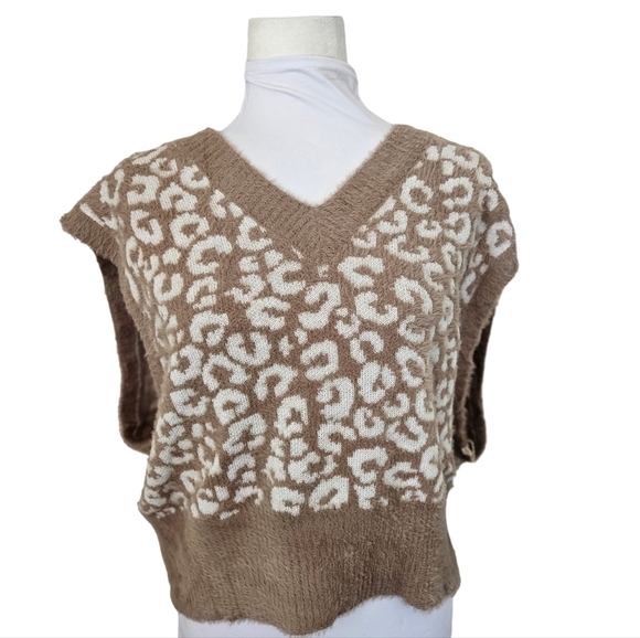 Jessica Simpson Women's Fuzzy Sweater Vest Leopard Pattern - Picture 1 of 13